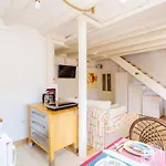 Summer Dream Old City Apartment